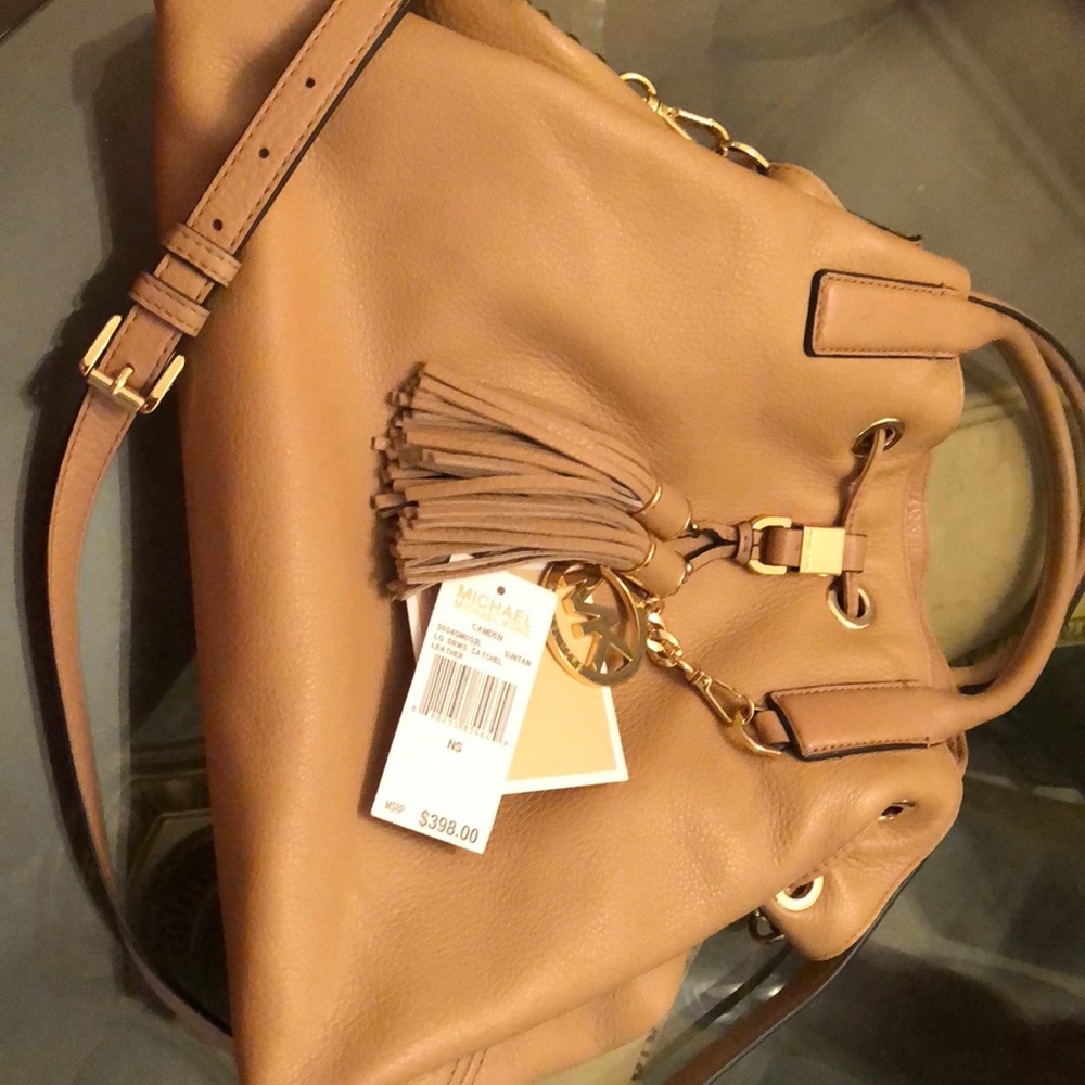 Michale Kors tan handbag very good condition